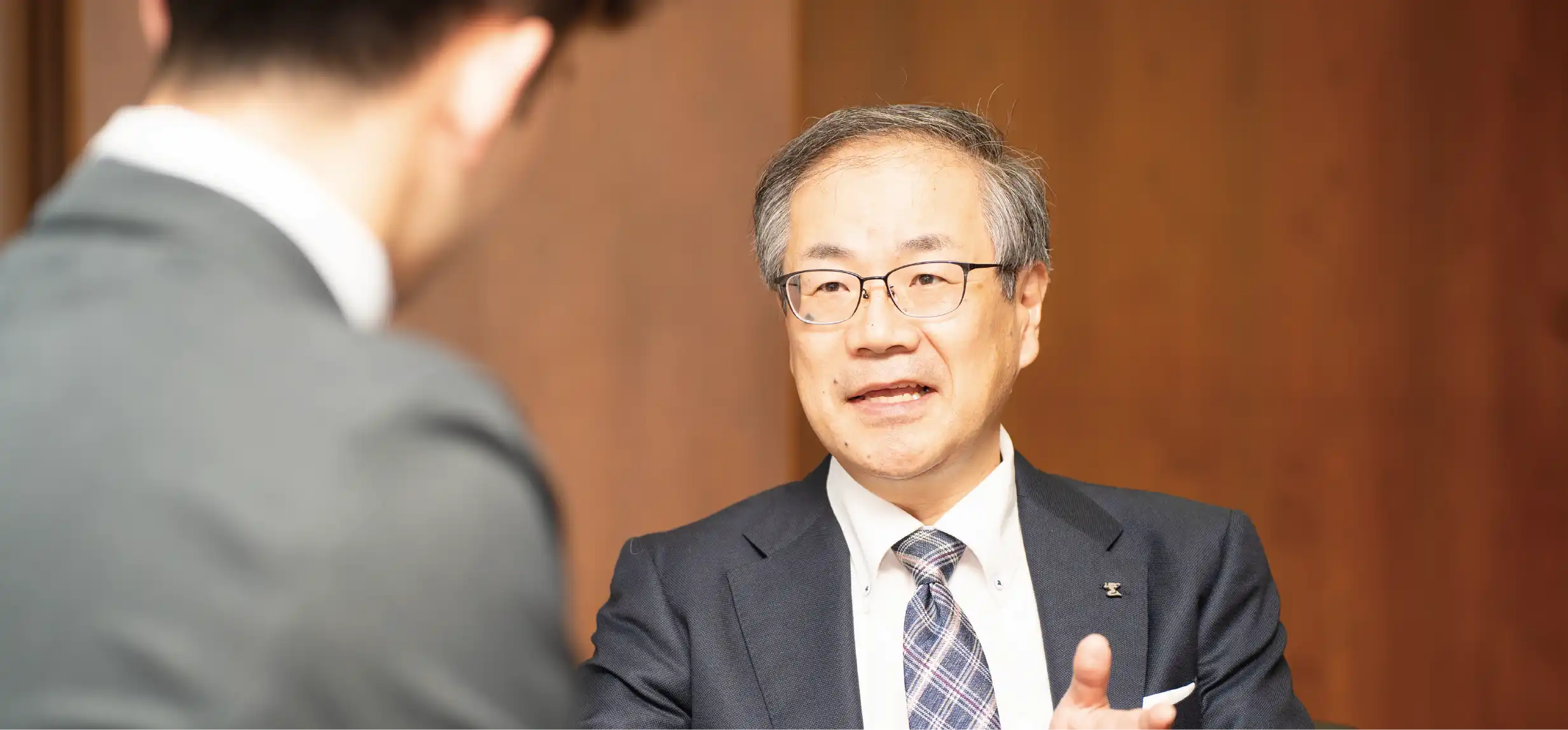 Professional padel player Leon Aurelius Taira and Shikibo Co., Ltd. discuss the co-creation of sports and business