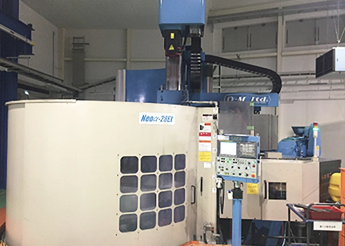 5軸縦型 複合 マシニングセンタと縦型複合旋盤